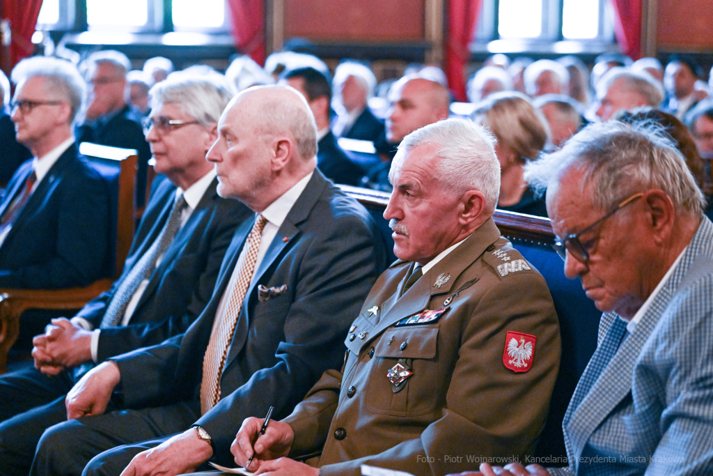 Medal 100-lecia Odzyskania Niepodległości, wręczenie, Majchrowski, Bieniek, Ostrowski, Barczyk, M  Autor: P. Wojnarowski