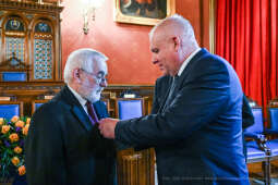 Medal 100-lecia Odzyskania Niepodległości, wręczenie, Majchrowski, Bieniek, Ostrowski, Barczyk, M