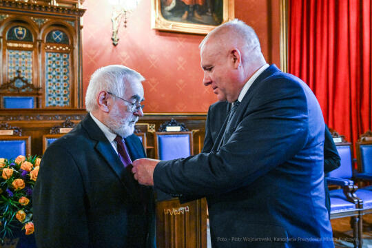 Medal 100-lecia Odzyskania Niepodległości, wręczenie, Majchrowski, Bieniek, Ostrowski, Barczyk, M