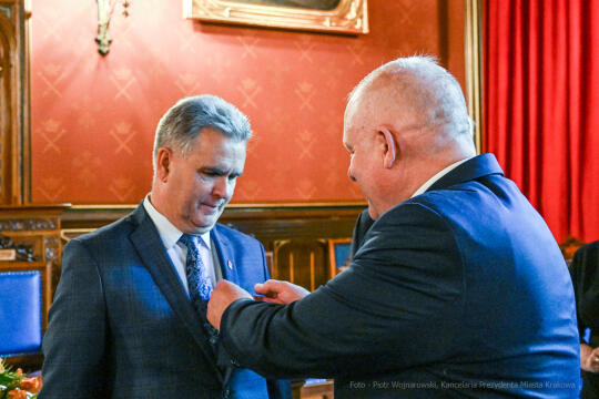 Medal 100-lecia Odzyskania Niepodległości, wręczenie, Majchrowski, Bieniek, Ostrowski, Barczyk, M