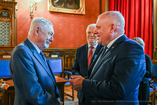 Medal 100-lecia Odzyskania Niepodległości, wręczenie, Majchrowski, Bieniek, Ostrowski, Barczyk, M