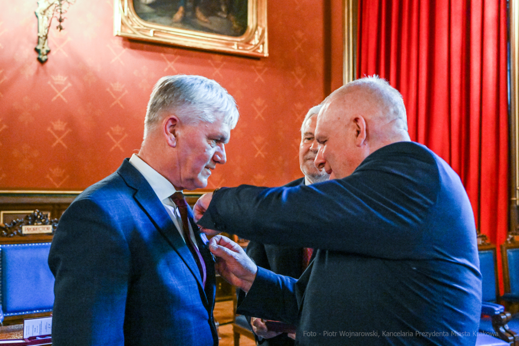 Medal 100-lecia Odzyskania Niepodległości, wręczenie, Majchrowski, Bieniek, Ostrowski, Barczyk, M  Autor: P. Wojnarowski