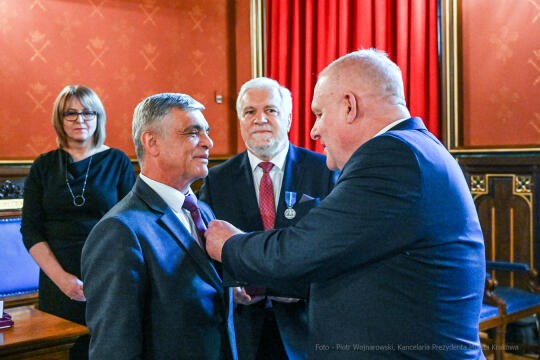 Medal 100-lecia Odzyskania Niepodległości, wręczenie, Majchrowski, Bieniek, Ostrowski, Barczyk, M