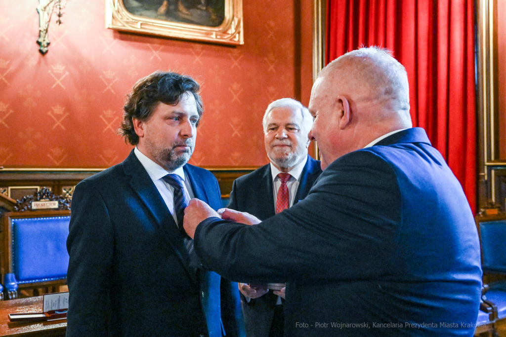 Medal 100-lecia Odzyskania Niepodległości, wręczenie, Majchrowski, Bieniek, Ostrowski, Barczyk, M  Autor: P. Wojnarowski