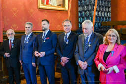 Medal 100-lecia Odzyskania Niepodległości, wręczenie, Majchrowski, Bieniek, Ostrowski, Barczyk, M