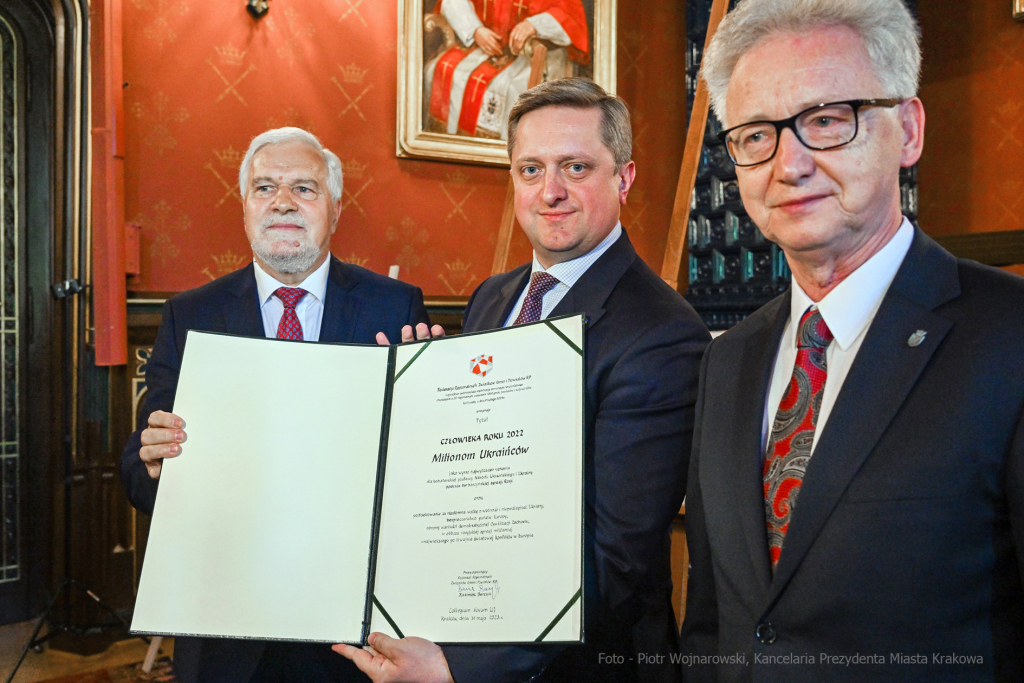 Medal 100-lecia Odzyskania Niepodległości, wręczenie, Majchrowski, Bieniek, Ostrowski, Barczyk, M  Autor: P. Wojnarowski