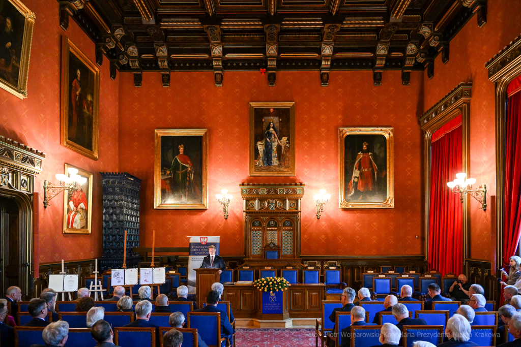 Medal 100-lecia Odzyskania Niepodległości, wręczenie, Majchrowski, Bieniek, Ostrowski, Barczyk, M  Autor: P. Wojnarowski