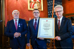 Medal 100-lecia Odzyskania Niepodległości, wręczenie, Majchrowski, Bieniek, Ostrowski, Barczyk, M