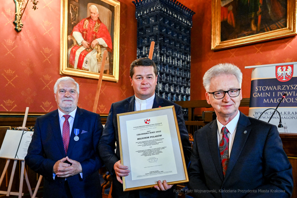 Medal 100-lecia Odzyskania Niepodległości, wręczenie, Majchrowski, Bieniek, Ostrowski, Barczyk, M  Autor: P. Wojnarowski