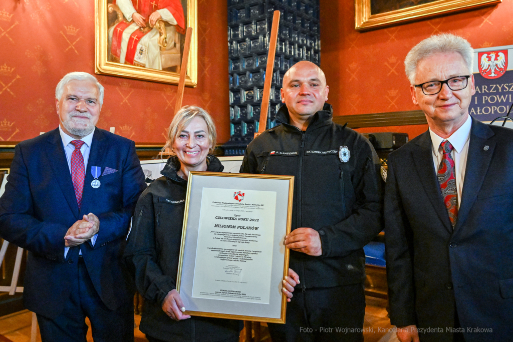 Medal 100-lecia Odzyskania Niepodległości, wręczenie, Majchrowski, Bieniek, Ostrowski, Barczyk, M  Autor: P. Wojnarowski