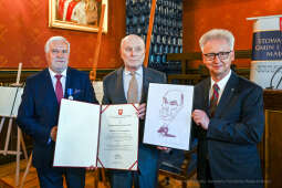 Medal 100-lecia Odzyskania Niepodległości, wręczenie, Majchrowski, Bieniek, Ostrowski, Barczyk, M