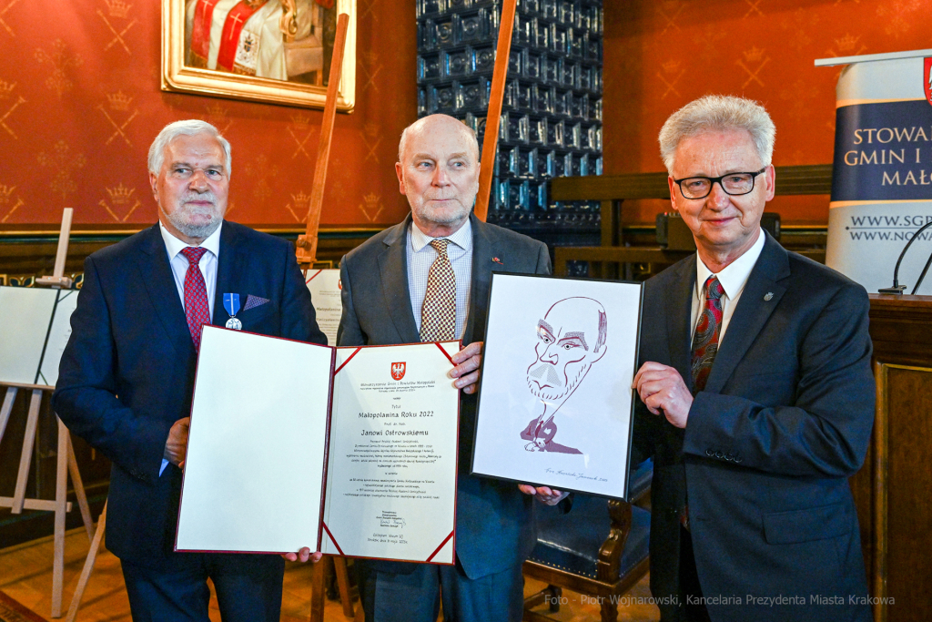 Medal 100-lecia Odzyskania Niepodległości, wręczenie, Majchrowski, Bieniek, Ostrowski, Barczyk, M  Autor: P. Wojnarowski