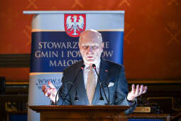 Medal 100-lecia Odzyskania Niepodległości, wręczenie, Majchrowski, Bieniek, Ostrowski, Barczyk, M