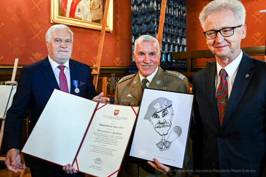 Medal 100-lecia Odzyskania Niepodległości, wręczenie, Majchrowski, Bieniek, Ostrowski, Barczyk, M