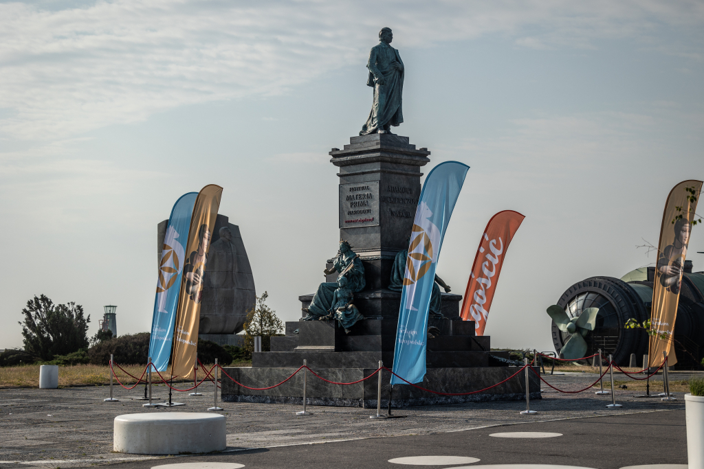 d39a2007.jpg-Pomnik Adama Mickiewicza w Gdyni