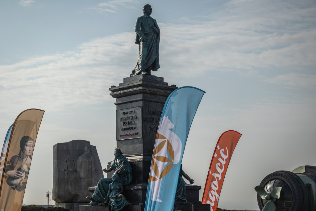 d39a2025.jpg-Pomnik Adama Mickiewicza w Gdyni
