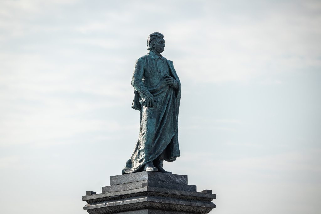 d39a2049.jpg-Pomnik Adama Mickiewicza w Gdyni