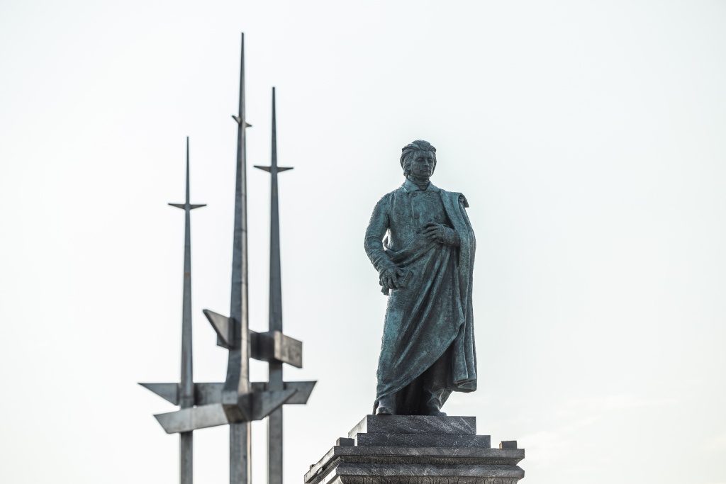 d39a2058.jpg-Pomnik Adama Mickiewicza w Gdyni