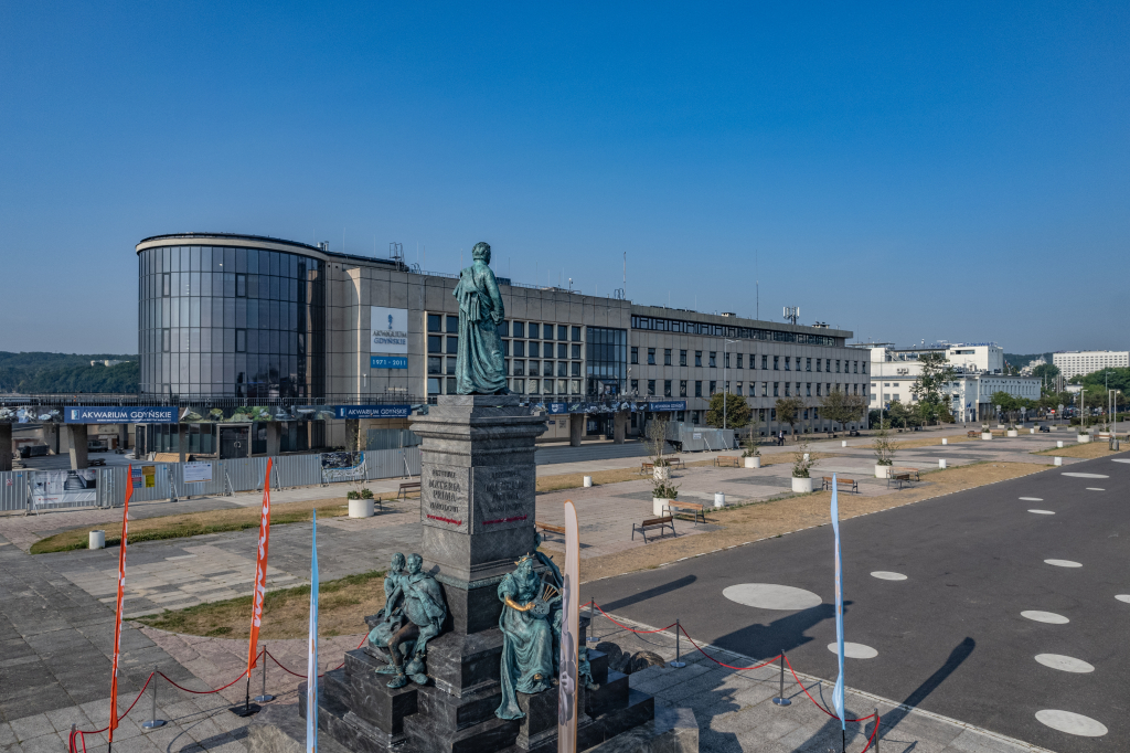 dji_0129.jpg-Pomnik Adama Mickiewicza w Gdyni