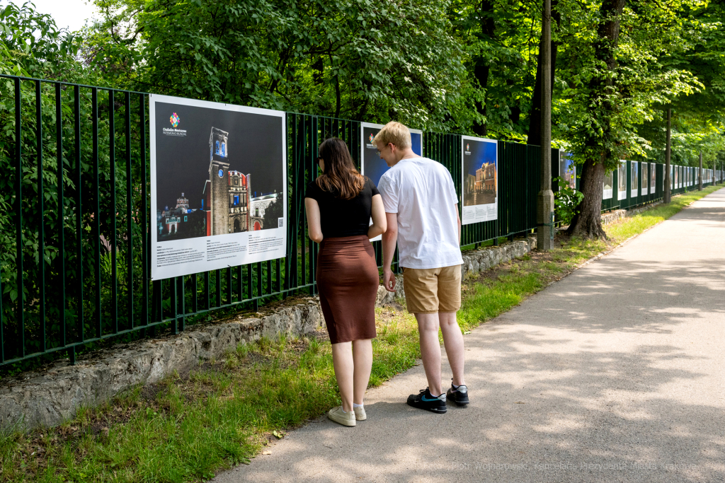 UNESCO, wystawa, Hiszpania, Park Jordana, ambasador, fotografia, Kośmider,  Juan, Sandoval, Mendiol  Autor: P. Wojnarowski