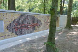Mozaiki autorstwa Heleny i Romana Hussarskich w krakowskim zoo