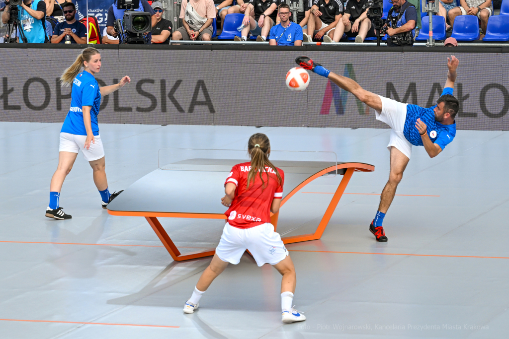 umk_0493.jpg-Teqball, Rynek Główny, Kraków, Igrzyska, Europejskie, Kozioł, finał, finały  Autor: P. Wojnarowski