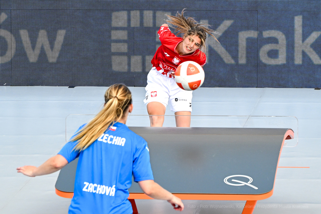 umk_1179.jpg-Teqball, Rynek Główny, Kraków, Igrzyska, Europejskie, Kozioł, finał, finały  Autor: P. Wojnarowski