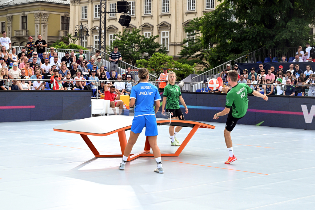 umk_1756.jpg-Teqball, Rynek Główny, Kraków, Igrzyska, Europejskie, Kozioł, finał, finały  Autor: P. Wojnarowski