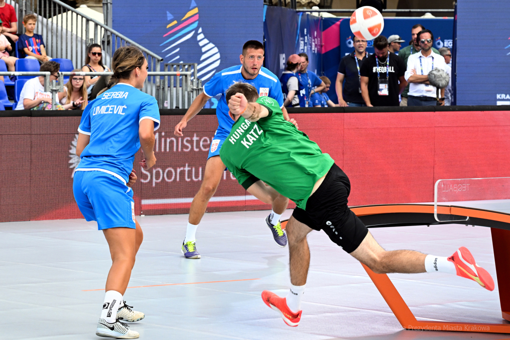 umk_2084.jpg-Teqball, Rynek Główny, Kraków, Igrzyska, Europejskie, Kozioł, finał, finały  Autor: P. Wojnarowski