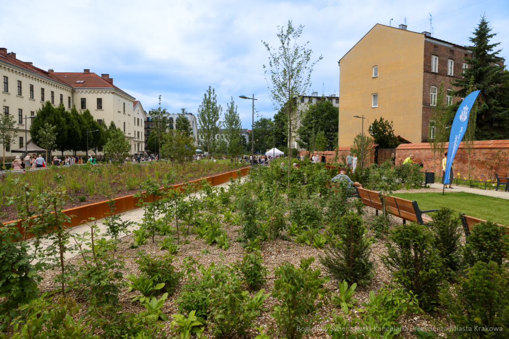 bs-230702-img_1834.jpg-Park, Szymborska  Autor: B. Świerzowski