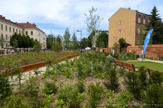 bs-230702-img_1834.jpg-Park, Szymborska