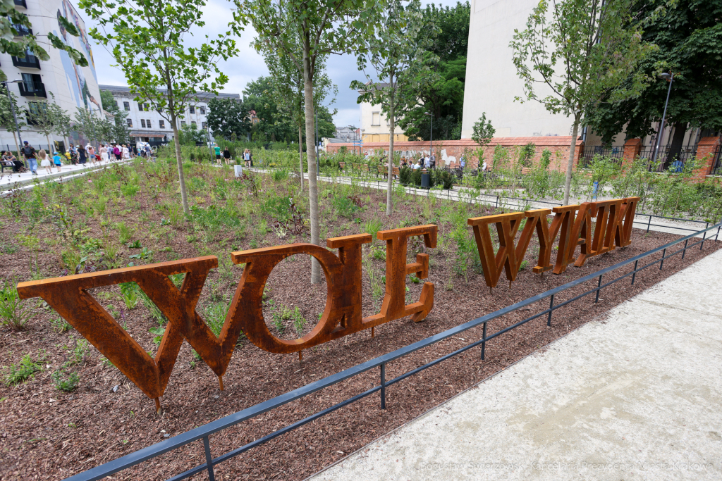 bs-230702-img_1847.jpg-Park, Szymborska  Autor: B. Świerzowski