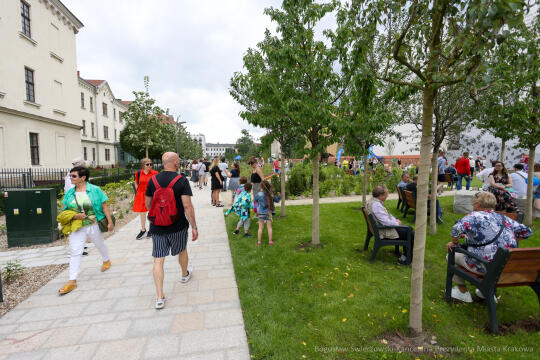 bs-230702-img_1859.jpg-Park, Szymborska