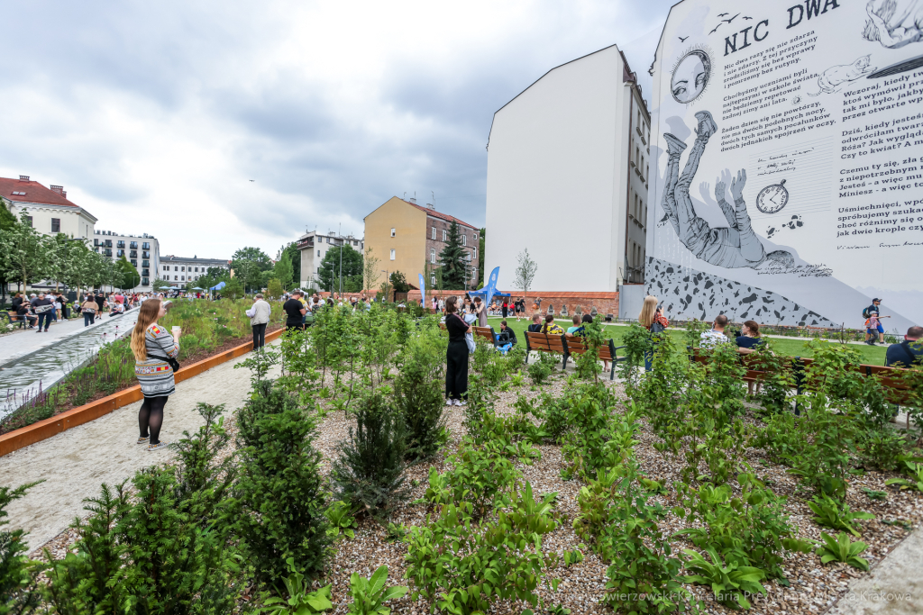 bs-230702-img_1861.jpg-Park, Szymborska  Autor: B. Świerzowski