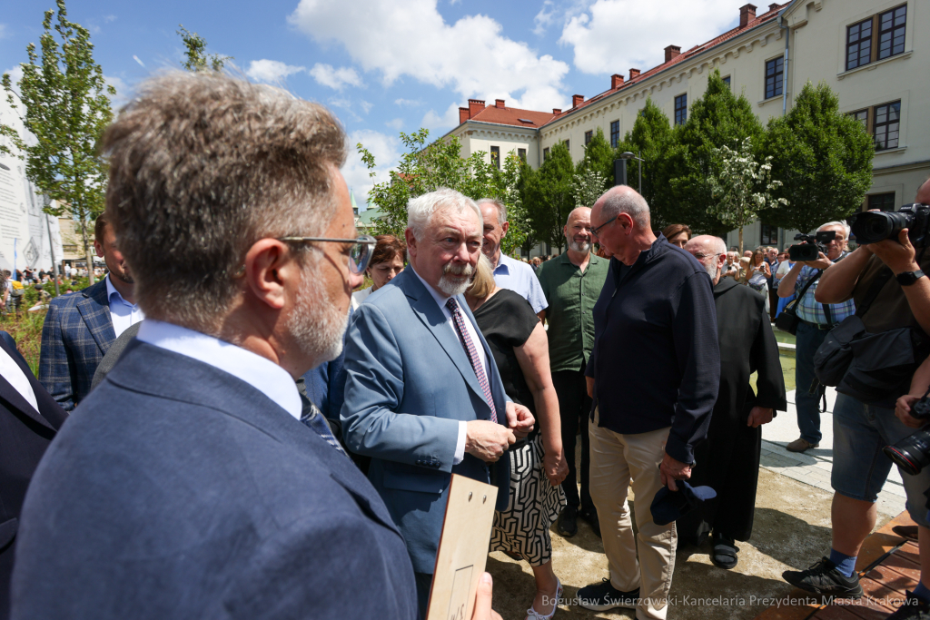 bs-230702-img_1967.jpg-Park, Szymborska  Autor: B. Świerzowski