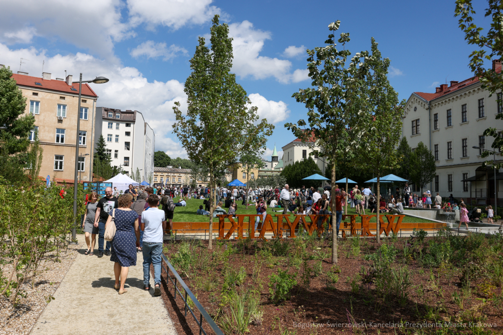 bs-230702-img_2258.jpg-Park, Szymborska  Autor: B. Świerzowski