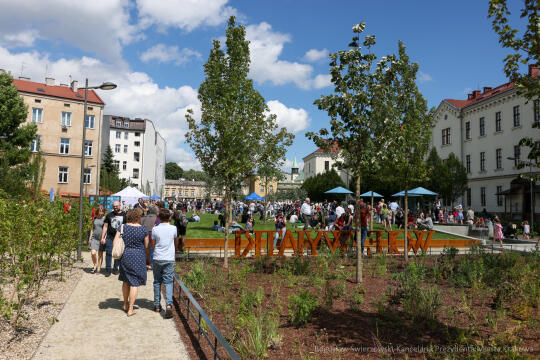 bs-230702-img_2258.jpg-Park, Szymborska