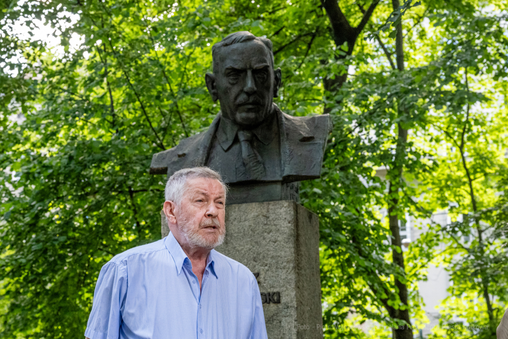 Boy-Żeleński, Planty, pomnik, kwiaty, strażnik, Janiszewska, Straż Miejska, rocznica  Autor: P. Wojnarowski