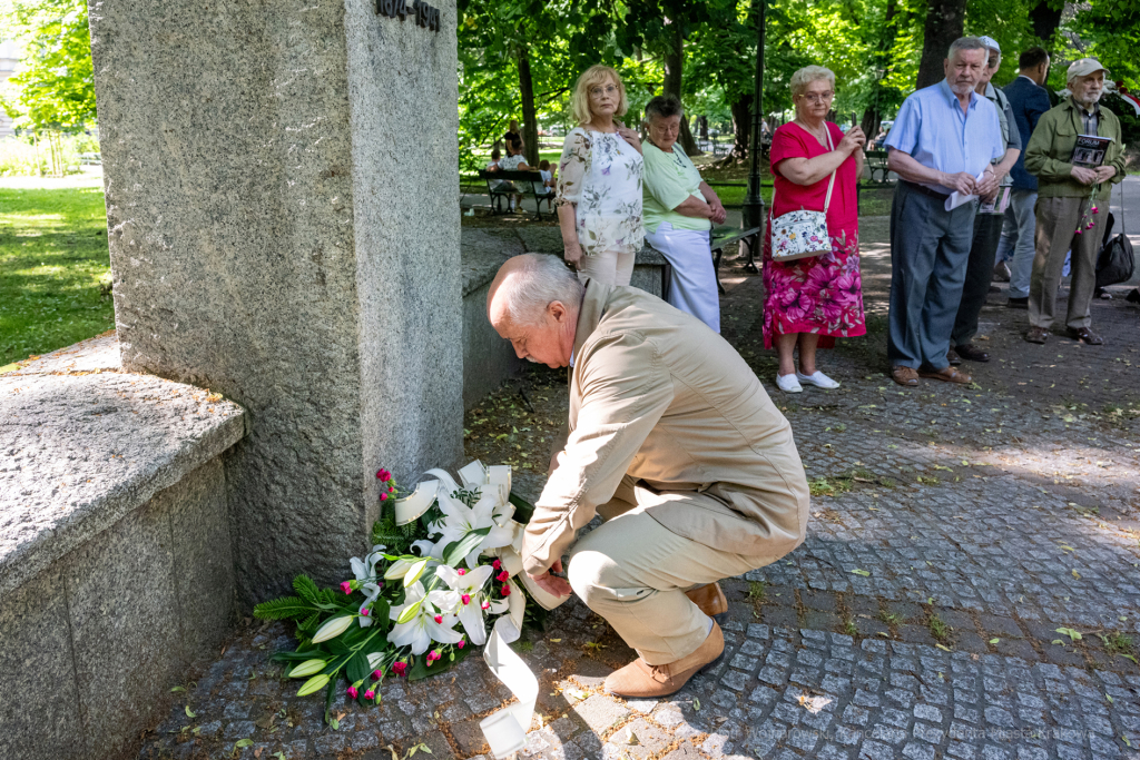 Boy-Żeleński, Planty, pomnik, kwiaty, strażnik, Janiszewska, Straż Miejska, rocznica  Autor: P. Wojnarowski
