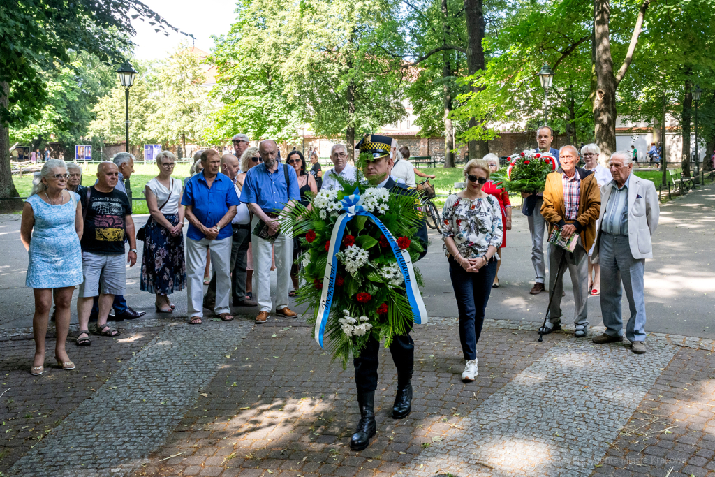 Boy-Żeleński, Planty, pomnik, kwiaty, strażnik, Janiszewska, Straż Miejska, rocznica  Autor: P. Wojnarowski