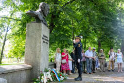 Boy-Żeleński, Planty, pomnik, kwiaty, strażnik, Janiszewska, Straż Miejska, rocznica