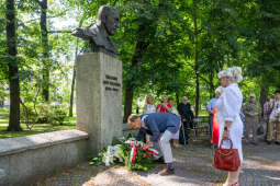 Boy-Żeleński, Planty, pomnik, kwiaty, strażnik, Janiszewska, Straż Miejska, rocznica