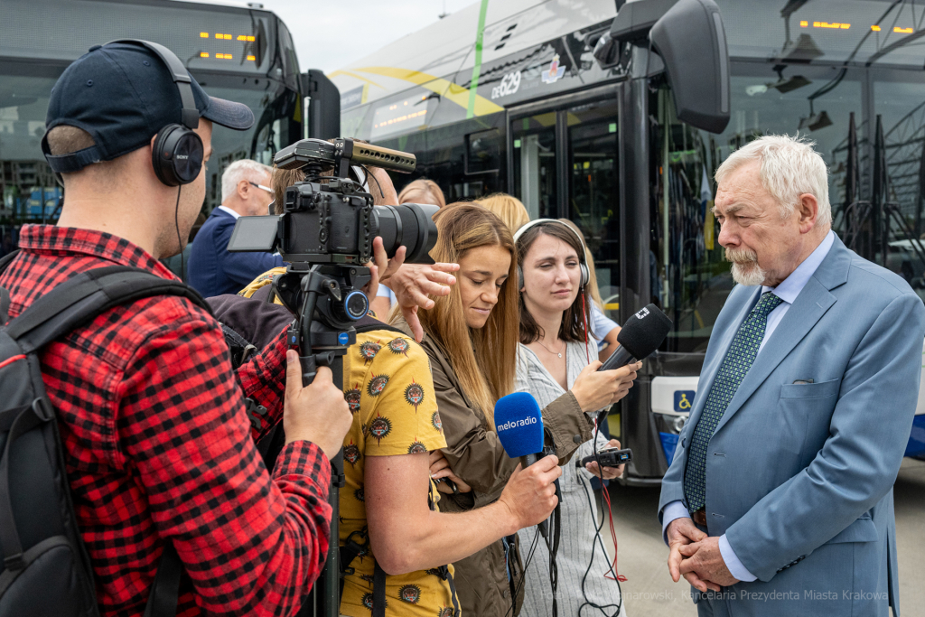 autobusy, Solaris, przekazanie, Wola Duchacka, Majchrowski, kobiety, kierowczynie  Autor: P. Wojnarowski