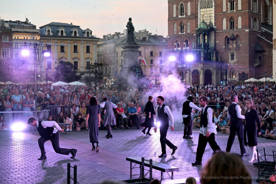 umk_2189.jpg-Kraków, KTO, otwarcie, rozpoczęcie, rynek, teatry uliczne, UMK, wojnarowski, Zoń