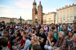 umk_2218.jpg-Kraków, KTO, otwarcie, rozpoczęcie, rynek, teatry uliczne, UMK, wojnarowski, Zoń