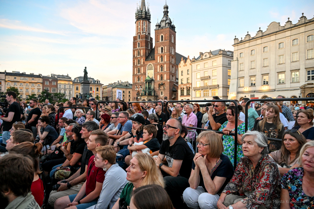 umk_2218.jpg-Kraków, KTO, otwarcie, rozpoczęcie, rynek, teatry uliczne, UMK, wojnarowski, Zoń  Autor: P. Wojnarowski