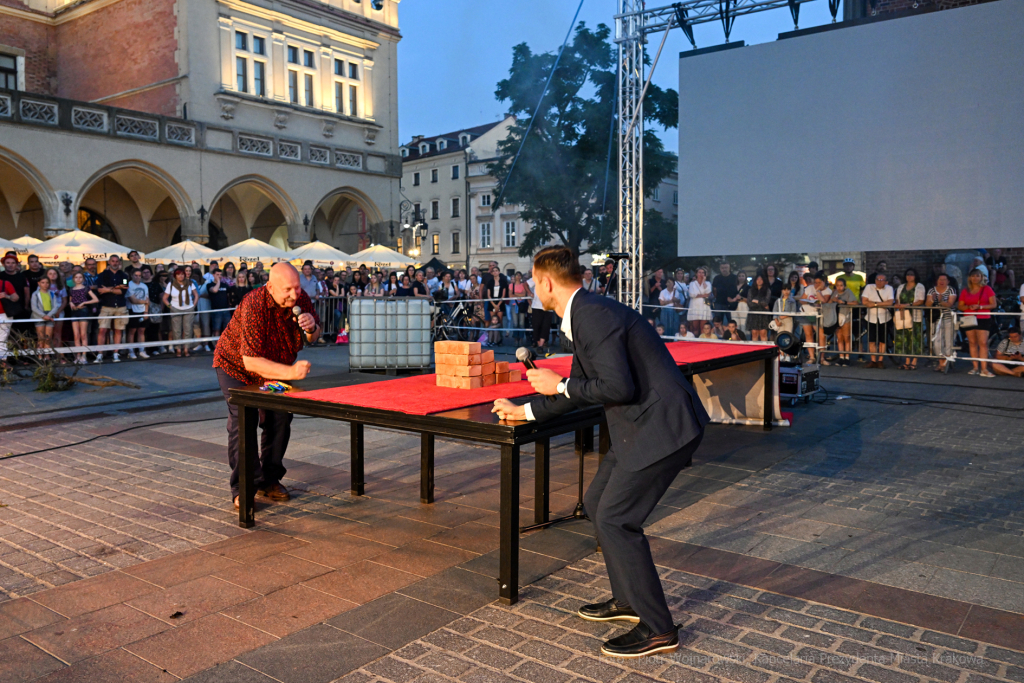 umk_2511.jpg-Kraków, KTO, otwarcie, rozpoczęcie, rynek, teatry uliczne, UMK, wojnarowski, Zoń  Autor: P. Wojnarowski