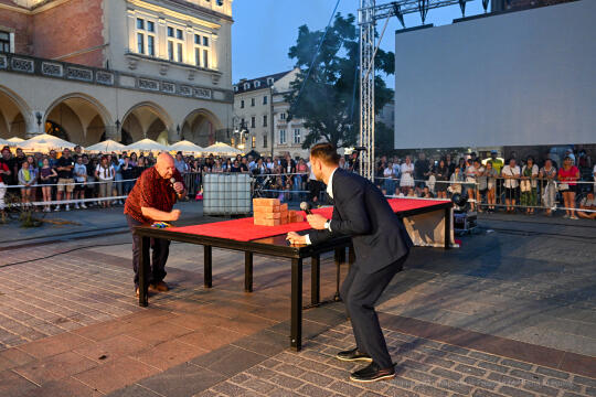 umk_2511.jpg-Kraków, KTO, otwarcie, rozpoczęcie, rynek, teatry uliczne, UMK, wojnarowski, Zoń