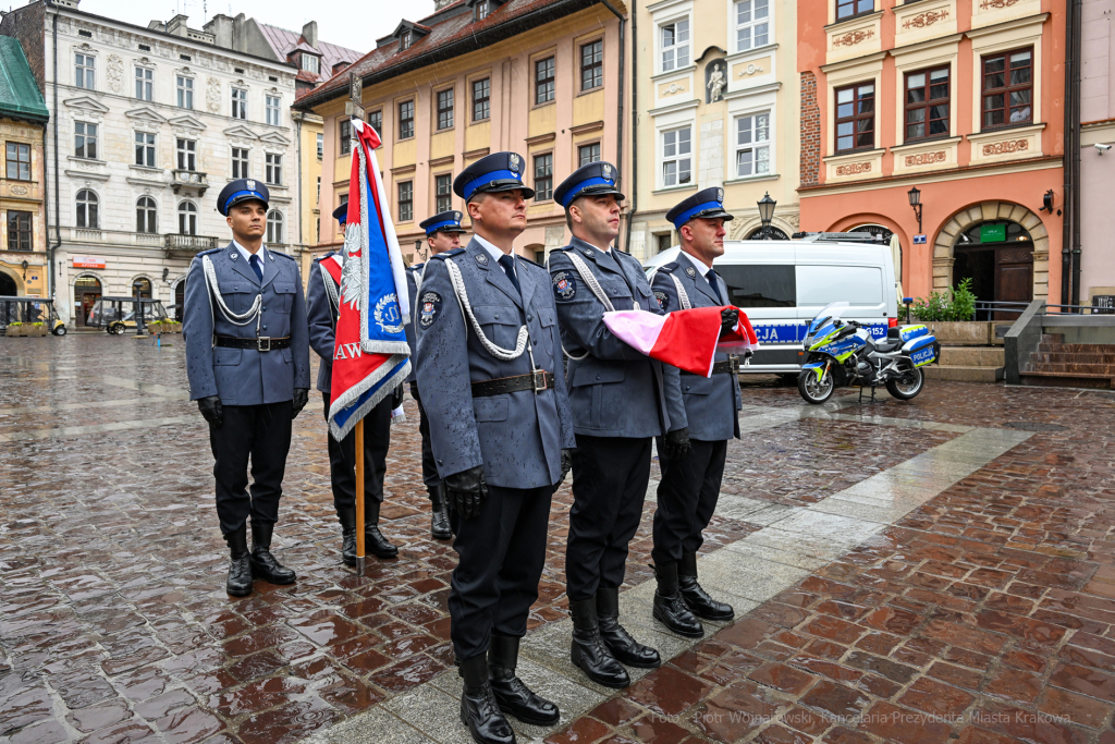 awanse,  Fryczek, Kraków, Mały Rynek, odznaczenia, pokrywa, Policja, święto policji, Nowak  Autor: P. Wojnarowski