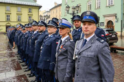 awanse,  Fryczek, Kraków, Mały Rynek, odznaczenia, pokrywa, Policja, święto policji, Nowak